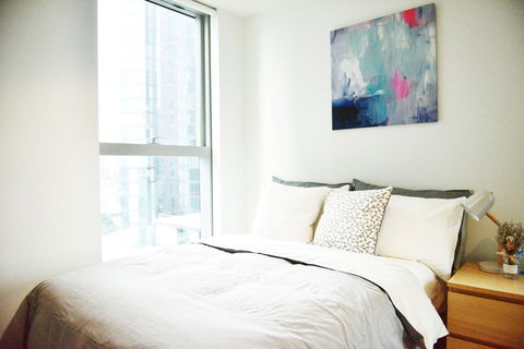 Superb Habour View/ Stylish Apartment / Landmark Building/ Free Tram - Accommodation Burleigh 3