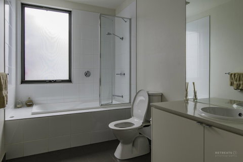 1 Pebble Place - Accommodation Burleigh 13