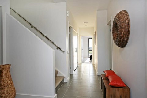 1 Pebble Place - Accommodation Burleigh 6