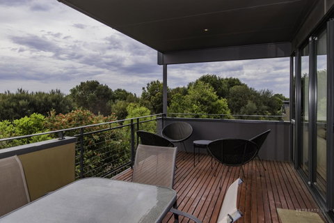 1 Pebble Place - Accommodation Burleigh 8