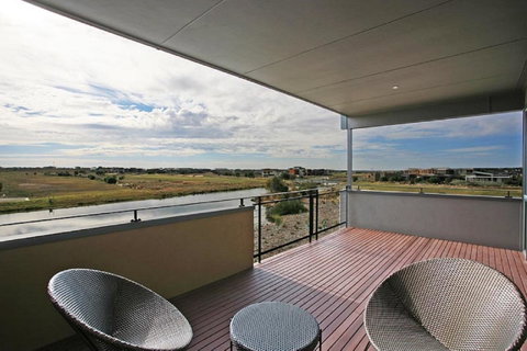 1 Pebble Place - Accommodation Burleigh 14