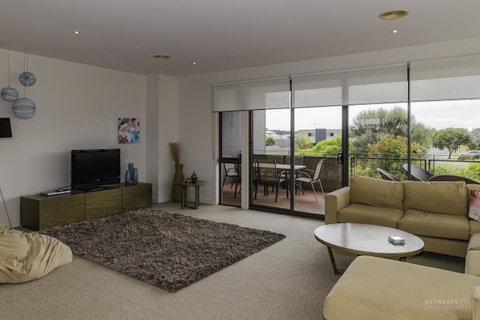 1 Pebble Place - Accommodation Burleigh 5