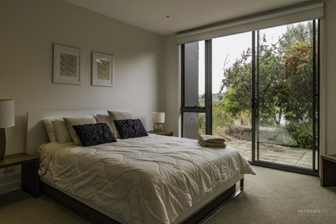 1 Pebble Place - Accommodation Burleigh 11