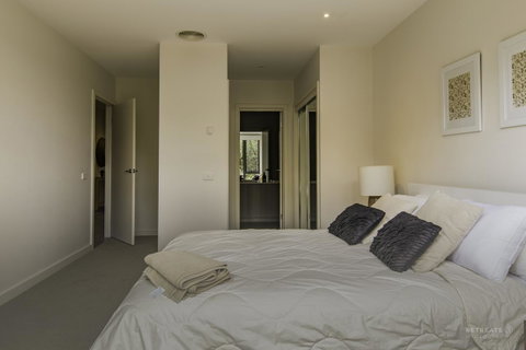 1 Pebble Place - Accommodation Burleigh 10