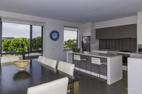 1 Pebble Place - Accommodation Burleigh 0