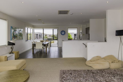 1 Pebble Place - Accommodation Burleigh 4