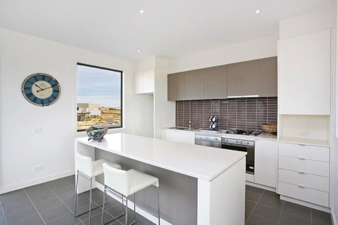 1 Pebble Place - Accommodation Burleigh 2