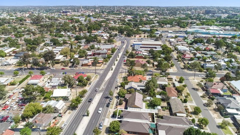 Black Lotus Townhouse - Accommodation Burleigh 13