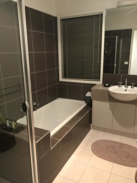 Black Lotus Townhouse - Accommodation Burleigh 10