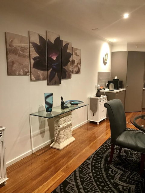 Black Lotus Townhouse - Accommodation Burleigh 6