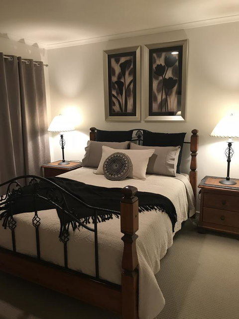 Black Lotus Townhouse - Accommodation Burleigh 5