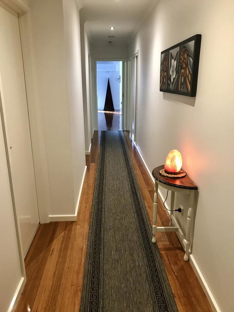 Black Lotus Townhouse - Accommodation Burleigh 9