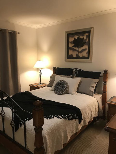 Black Lotus Townhouse - Accommodation Burleigh 4