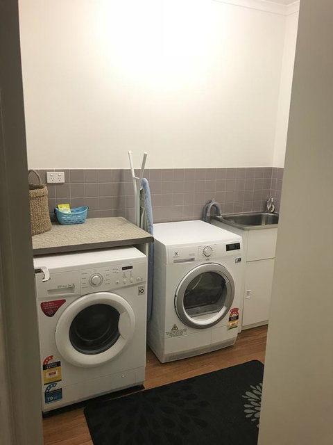 Black Lotus Townhouse - Accommodation Burleigh 11