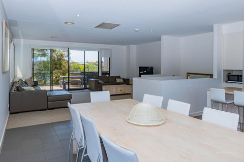 1 Sunset Place - Accommodation Burleigh 2