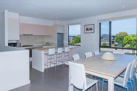 1 Sunset Place - Accommodation Burleigh 0