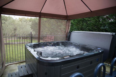 Airleigh-Rose Cottage - Accommodation Burleigh 20