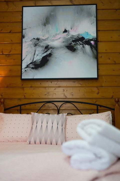 Airleigh-Rose Cottage - Accommodation Burleigh 27