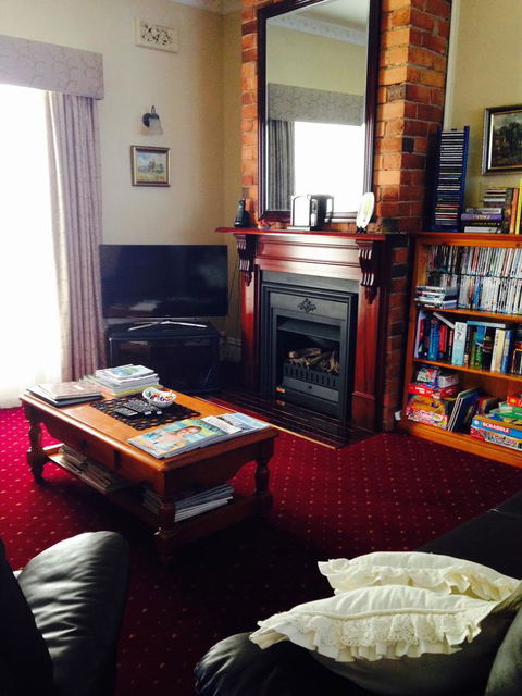 Airleigh-Rose Cottage - Accommodation Burleigh 38