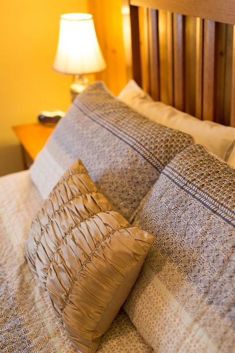 Airleigh-Rose Cottage - Accommodation Burleigh 10