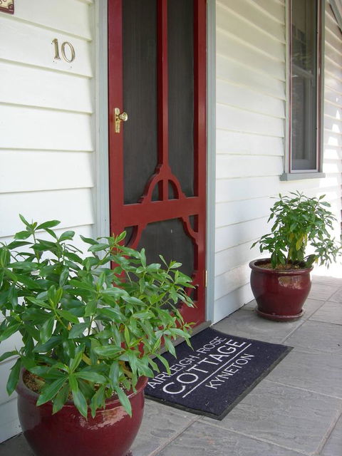 Airleigh-Rose Cottage - Accommodation Burleigh 28