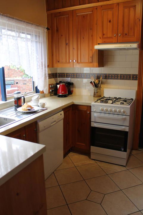 Airleigh-Rose Cottage - Accommodation Burleigh 44