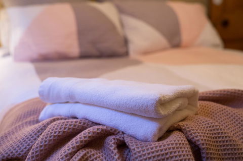 Airleigh-Rose Cottage - Accommodation Burleigh 22