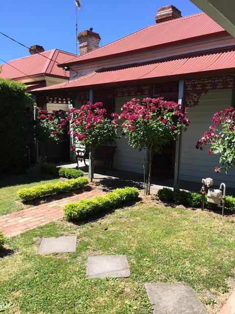 Airleigh-Rose Cottage - Accommodation Burleigh 0