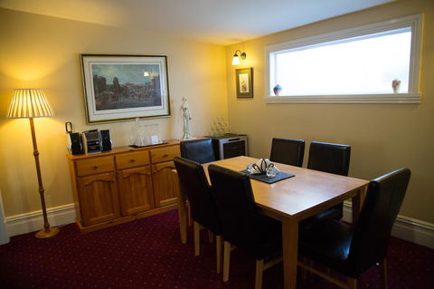 Airleigh-Rose Cottage - Accommodation Burleigh 12