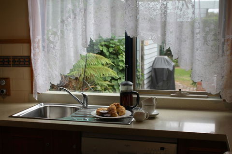 Airleigh-Rose Cottage - Accommodation Burleigh 33