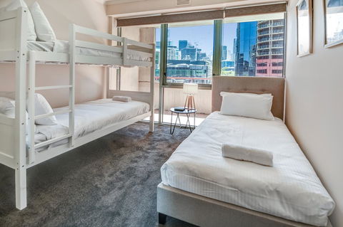 Southbank Tower Apartments - Accommodation Burleigh 11