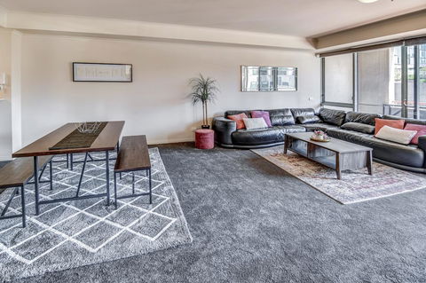 Southbank Tower Apartments - Accommodation Burleigh 8