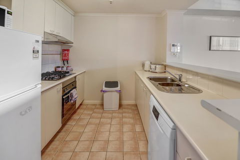 Southbank Tower Apartments - Accommodation Burleigh 13