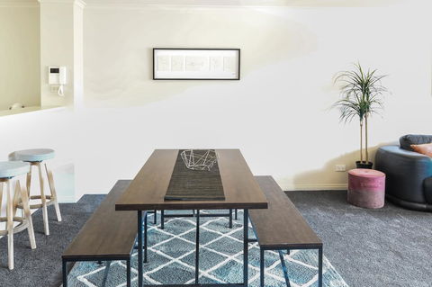 Southbank Tower Apartments - Accommodation Burleigh 6
