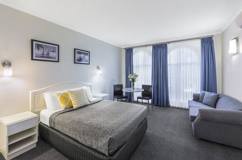Cathedral Motor Inn - Accommodation Burleigh 0