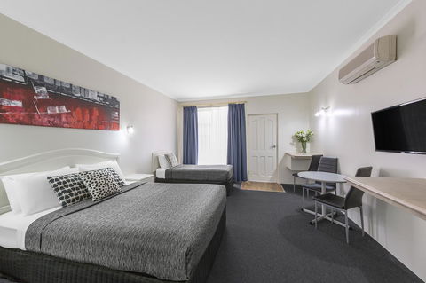 Cathedral Motor Inn - Accommodation Burleigh 15