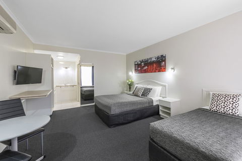 Cathedral Motor Inn - Accommodation Burleigh 16