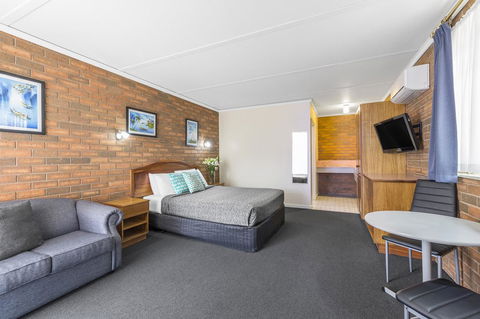 Cathedral Motor Inn - Accommodation Burleigh 20