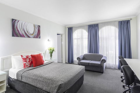 Cathedral Motor Inn - Accommodation Burleigh 12