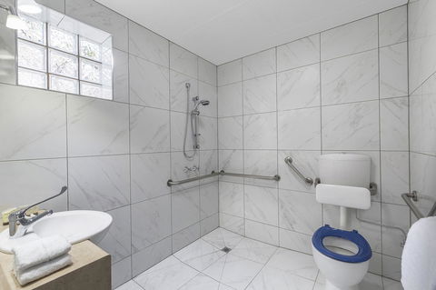Cathedral Motor Inn - Accommodation Burleigh 13