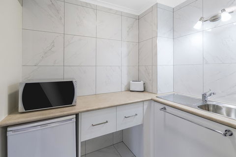 Cathedral Motor Inn - Accommodation Burleigh 14