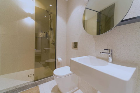 Fawkner Apartment Bay-view 5 - Accommodation Burleigh 7