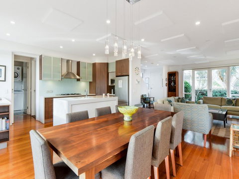 Boutique Stays - Maple On Kent - Accommodation Burleigh 3