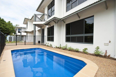 Woodville Beach Townhouse 6 - Accommodation Burleigh 5