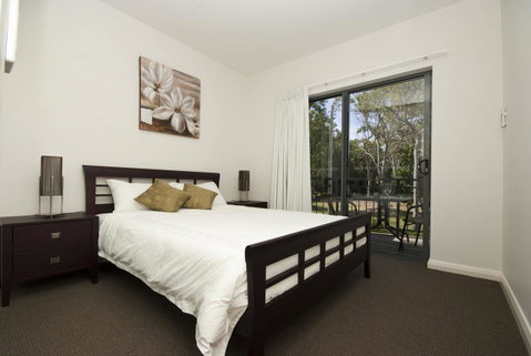 Woodville Beach Townhouse 6 - Accommodation Burleigh 12