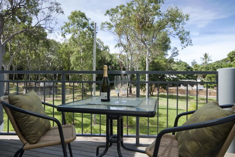 Woodville Beach Townhouse 6 - Accommodation Burleigh 10