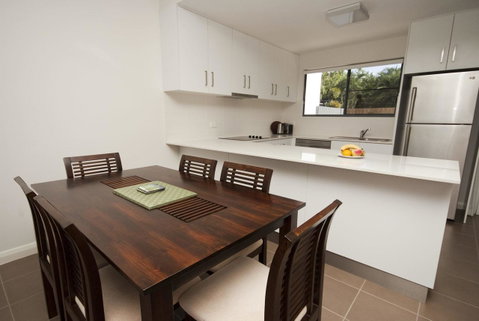 Woodville Beach Townhouse 6 - Accommodation Burleigh 7