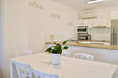 Beach Break - Accommodation Burleigh 12