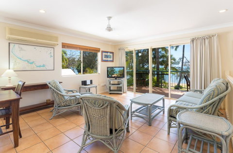 Sails On Horseshoe - Accommodation Burleigh 2