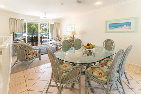Sails On Horseshoe - Accommodation Burleigh 34